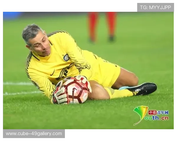 足球边后卫历史双雄谁是当今最强传奇球员解析